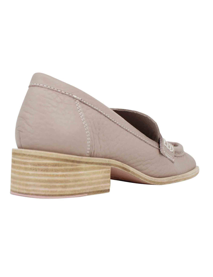 Spatarella Mocassini donna in pelle beige con vaschettone e suola in cuoio Negozio