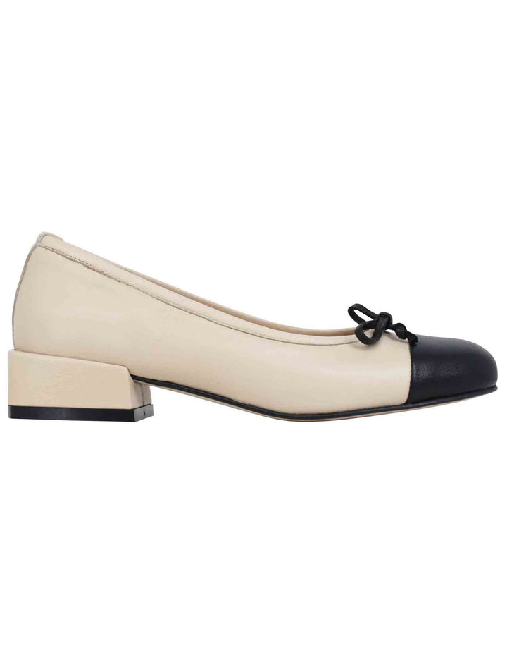 Spatarella Ballerine donna in pelle beige con puntale e fiocco nero In Saldo