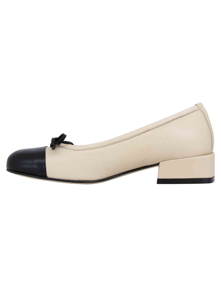 Spatarella Ballerine donna in pelle beige con puntale e fiocco nero In Saldo