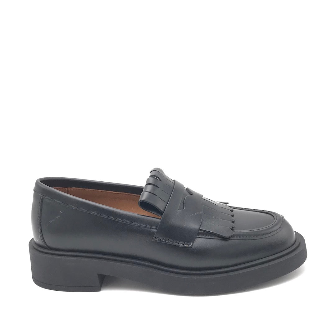 Zulian Calzature Mocassino college frangia in pelle nera Prezzo Ridotto